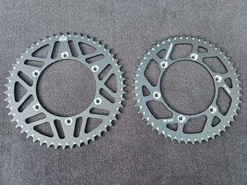 Set NIEUW Yamaha yzf yz achtertandwielen 50 en 51 beschikbaar voor biedingen