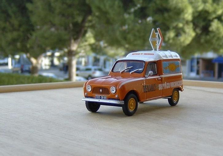 Renault 4F4 Service vacances 1965 model & naslagwerkje, Hobby en Vrije tijd, Modelauto's | 1:43, Nieuw, Auto, Overige merken, Ophalen of Verzenden
