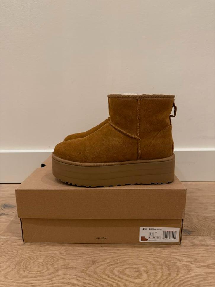 Ugg classic mini platform, Kleding | Dames, Schoenen, Zo goed als nieuw, Bruin, Ophalen of Verzenden