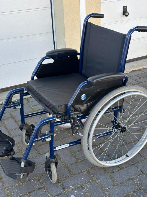 Rolstoel Vermeiren in nieuwstaat €100,00, Diversen, Rolstoelen, Zo goed als nieuw, Handbewogen rolstoel, Inklapbaar, Ophalen of Verzenden
