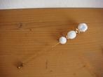 Hoedenspeld met drie witte kralen, Antiek en Kunst, Ophalen of Verzenden, Dames