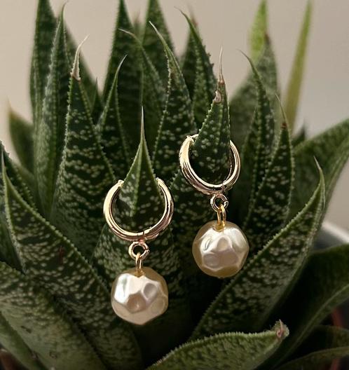 Vintage oorbellen met zoetwaterparel NIEUW, Sieraden, Tassen en Uiterlijk, Oorbellen, Nieuw, Hangers, Overige materialen, Goud