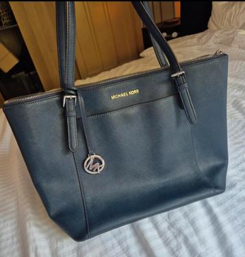 Donkerblauwe Michael Kors tas  beschikbaar voor biedingen