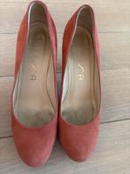 Unisa Suède Pumps Oranje Maat 41, Ophalen of Verzenden, Gedragen, Oranje, Pumps