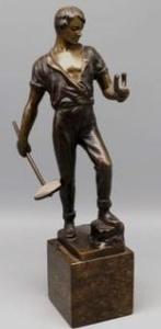 ==BRONS==jonge smid met hoefijzer==GESIGNEERD==c a 1900==, Ophalen of Verzenden, Brons