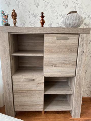 Kast beschikbaar voor biedingen