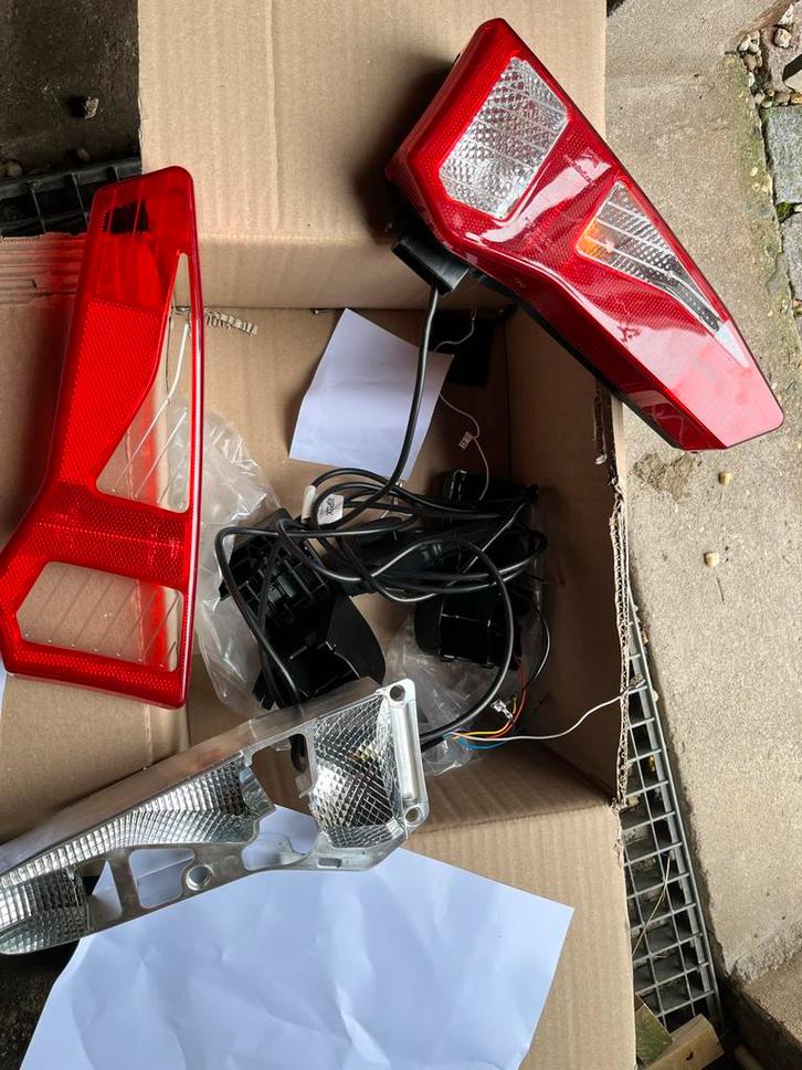 Uebler i21 - i31 - F14 - F24 Verlichtingsset (incompleet), Auto diversen, Fietsendragers, Ophalen of Verzenden