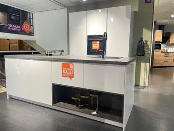 Showroomkeuken – nu beschikbaar! beschikbaar voor biedingen