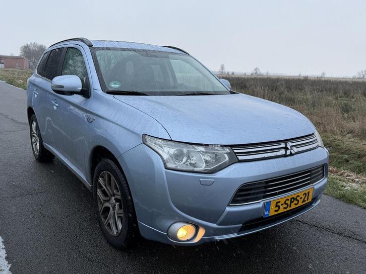 Mitsubishi Outlander 2.0 PHEV instyle NAVI/CAMERA/SCHUIFDAK/, Auto's, Mitsubishi, Bedrijf, Te koop, Outlander, 360° camera, 4x4