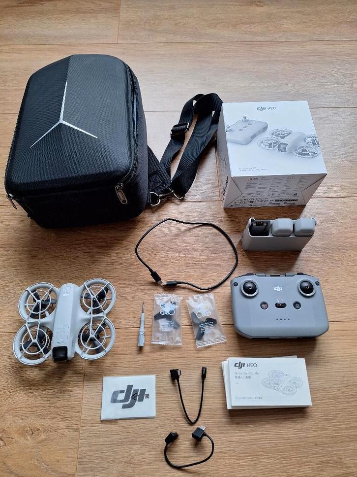 DJI NEO FLY MORE  COMBO. Zo goed als nieuwe., Audio, Tv en Foto, Drones, Zo goed als nieuw, Drone met camera, Ophalen