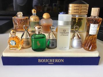 Display met Parfum miniaturen uit verzameling Boucheron beschikbaar voor biedingen