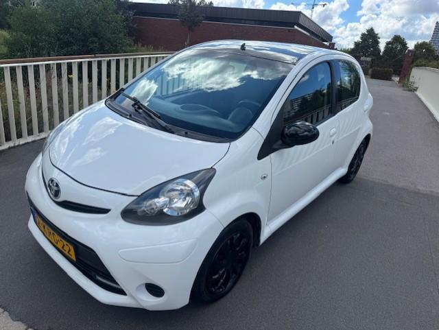 Toyota Aygo 1.0 VVT-i Aspiration (bj 2013), Auto's, Toyota, Te koop, Aygo, ABS, Airbags, Airconditioning, Alarm, Bluetooth, Centrale vergrendeling