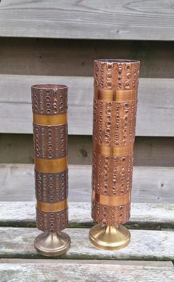 Prachtige vintage set brutalist cilinder vazen. beschikbaar voor biedingen