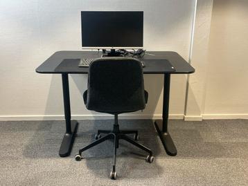 Bekant bureaus Ikea + Langfjall bureaustoelen (6 stuks!) - afbeelding 1