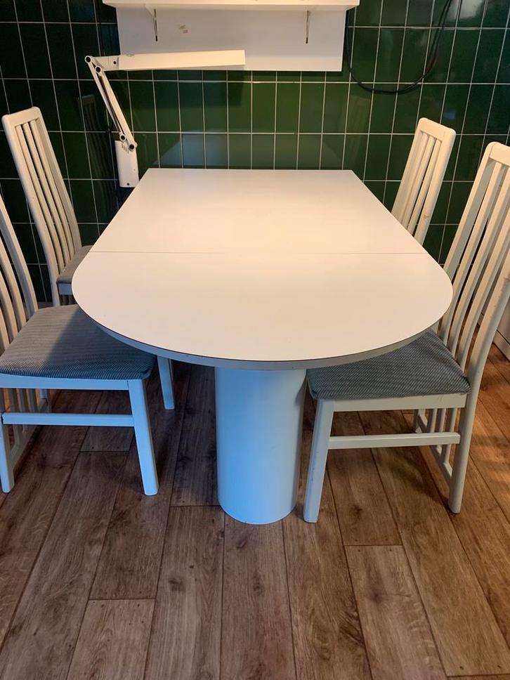 Eettafel uitschuifbaar kleur: Wit (met 4 stoelen), Huis en Inrichting, Tafels | Eettafels, Zo goed als nieuw, 50 tot 100 cm, 150 tot 200 cm