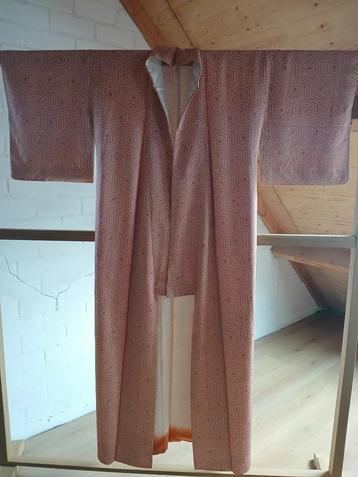 Traditionele Japanse Kimono red beschikbaar voor biedingen