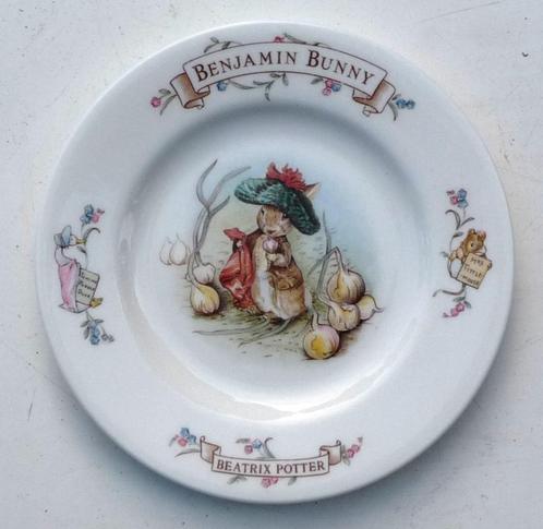 Beatrix Potter servies – beker, eierdop,schaaltje, borden, Huis en Inrichting, Keuken | Servies, Gebruikt, Bord(en), Overige stijlen