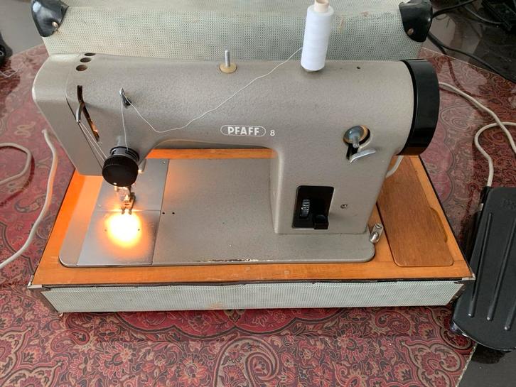 Pfaff 8 Vintage Naaimachine met Koffer en Voetpedaal, Antiek en Kunst, Antiek | Naaimachines, Ophalen
