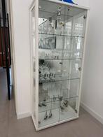 Witte vitrinekast met belichting + slot, Huis en Inrichting, Kasten | Vitrinekasten, Ophalen, Zo goed als nieuw, 25 tot 50 cm