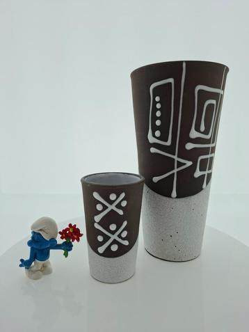 2 vintage bekers in keramiek beschikbaar voor biedingen