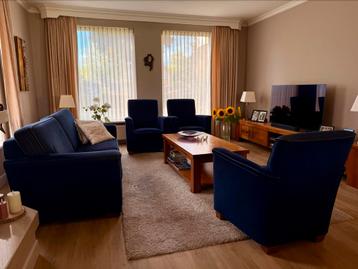 Bankstel 2 zits en 3 x fauteuil beschikbaar voor biedingen