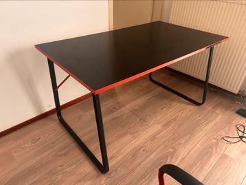 Gaming desk with chair beschikbaar voor biedingen