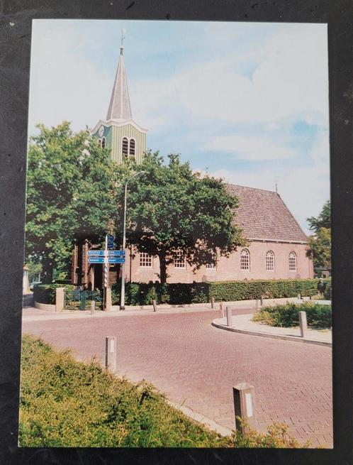 Oudega - Ned Herv Kerk - straat bomen wegwijzer, Verzamelen, Ansichtkaarten | Nederland, Ongelopen, Friesland, Ophalen of Verzenden