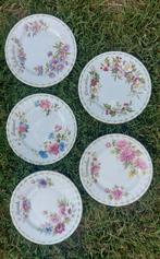 Gebaksbordjes Royal Albert, flower of the month, Ophalen of Verzenden, Zo goed als nieuw, Porselein, Bord of Schaal