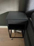 VIKHAMMER Bedside table, Huis en Inrichting, Slaapkamer | Nachtkastjes, Ophalen, Gebruikt, Hout