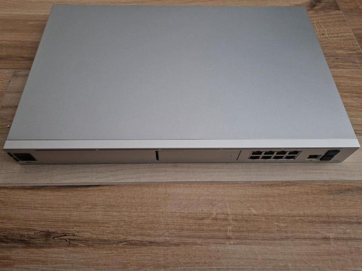 Unifi dream machine pro, Computers en Software, Netwerk switches, Zo goed als nieuw, Verzenden