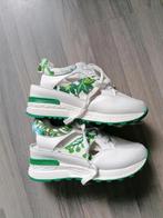 zomer Sneakers sleehak sandalen maat 39 wit met groen, Ophalen of Verzenden, Zo goed als nieuw, Wit, Sneakers of Gympen