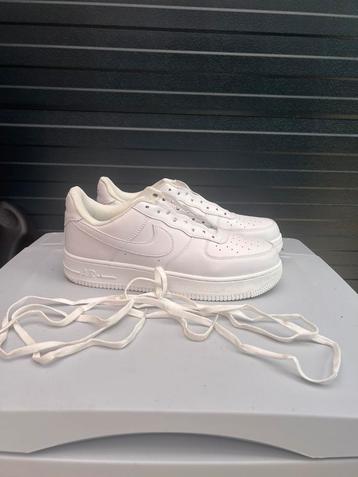 Nike airforce 1 beschikbaar voor biedingen