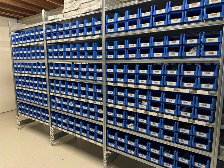 Magazijnbakken stapelbak kunststof 450 stuks, Doe-het-zelf en Verbouw, Kratten en Dozen, Zo goed als nieuw, Overige typen, Minder dan 50 cm