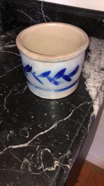 Keulse zoutpot met schep beschikbaar voor biedingen