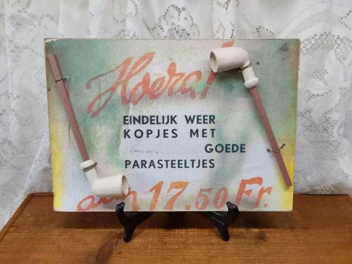 Reclame bord met klei pijpjes, Verzamelen, Rookartikelen, Aanstekers en Luciferdoosjes, Gebruikt, Sigarenbandjes, Ophalen of Verzenden