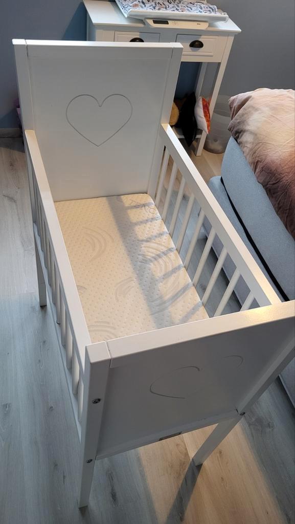 Bopita wieg met matras, Little Dutch beddengoed en muggennet, Kinderen en Baby's, Babywiegjes en Ledikanten, Zo goed als nieuw