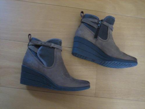 Sportieve bruin leren enkellaars met sleehak UGG 39 snazzeys, Kleding | Dames, Schoenen, Nieuw, Lage of Enkellaarzen, Bruin, Verzenden