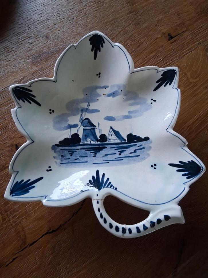 Delfts Blauw Schaaltje in Bladvorm, Antiek en Kunst, Antiek | Schalen, Ophalen of Verzenden