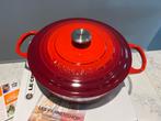 Nieuwe Le Creuset Risotto pan Cerise 30 cm in de doos, Gietijzer, Nieuw, Ophalen of Verzenden, Keramische plaat