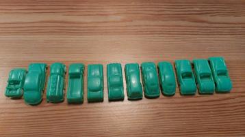 Auto 12 x vintage plastic  vw mercedes en meer, groen beschikbaar voor biedingen