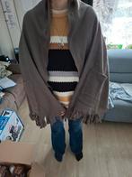 Grijze sjaal met zakken en franjes, Kleding | Dames, Grijs, Ophalen, Maat 38/40 (M), Onbekend