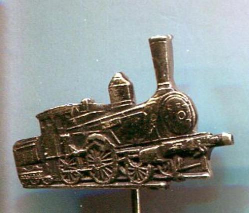 Nestor stoomlocomotief zilverkleurig trein speldje ( J_010 ), Verzamelen, Speldjes, Pins en Buttons, Nieuw, Speldje of Pin, Transport