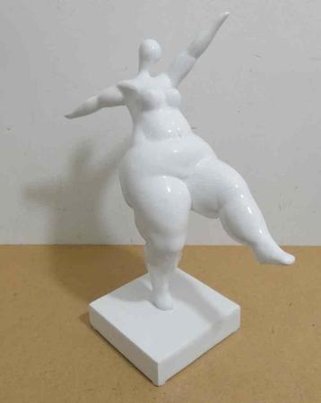 Sculptuur van een danseres - dikke dame klein model [1128] beschikbaar voor biedingen
