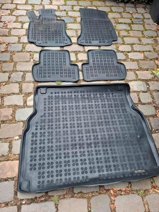 Rubber mattenset Mercedes W205, z.g.a.n.kofferbakmat+4 klein, Auto diversen, Automatten, Gebruikt, Ophalen