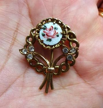 Antieke vergulde koperen broche: emaille + strass. Roosje beschikbaar voor biedingen