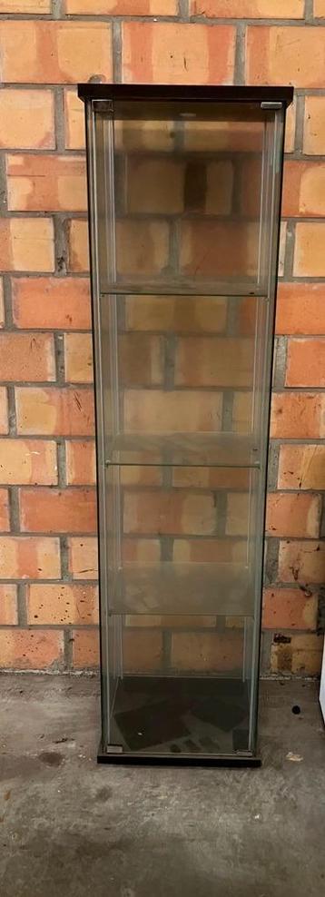 Vitrinekast 1  beschikbaar voor biedingen
