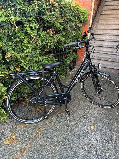 Almost new black Altec bike, Fietsen en Brommers, Fietsen | Dames | Omafietsen, Nieuw, 50 tot 53 cm, Handrem, Ophalen