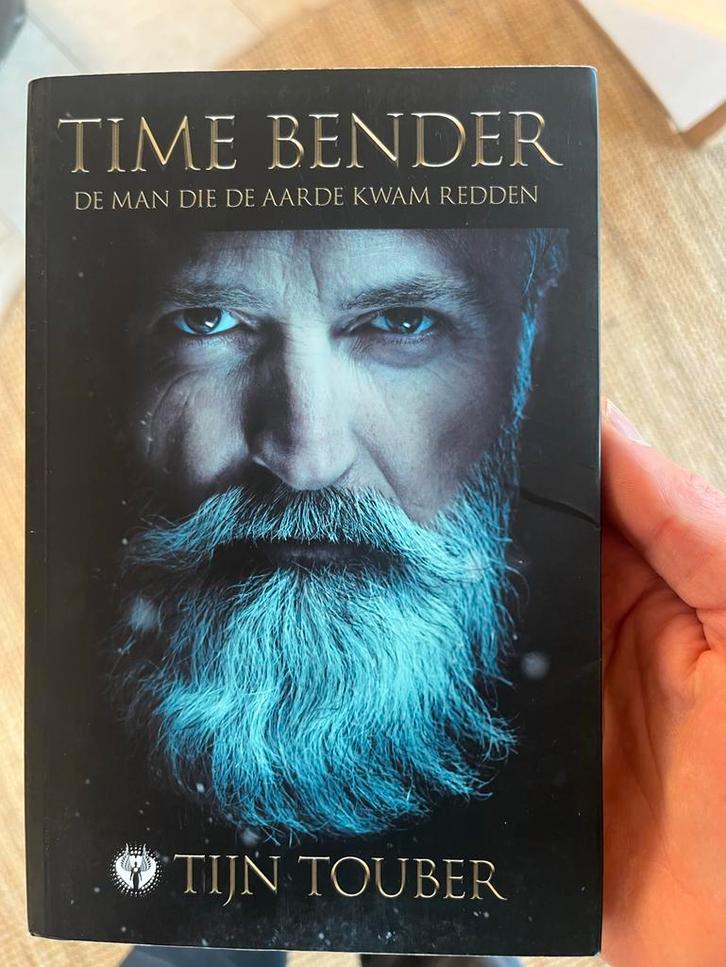 Tijn Touber - Time Bender, Boeken, Literatuur, Zo goed als nieuw, Ophalen of Verzenden