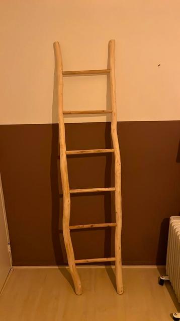 Decoratieve ladder beschikbaar voor biedingen