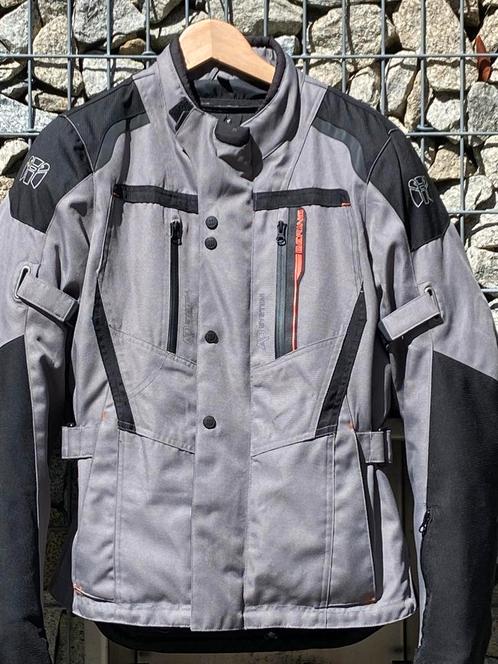 Te koop z.g.a.n. Bering motorjas , maat S, Motoren, Kleding | Motorkleding, Jas | textiel, Tweedehands, Ophalen of Verzenden